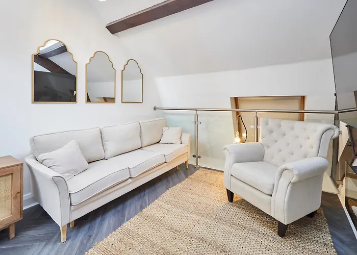 Host & Stay - Queen Square Hideaway