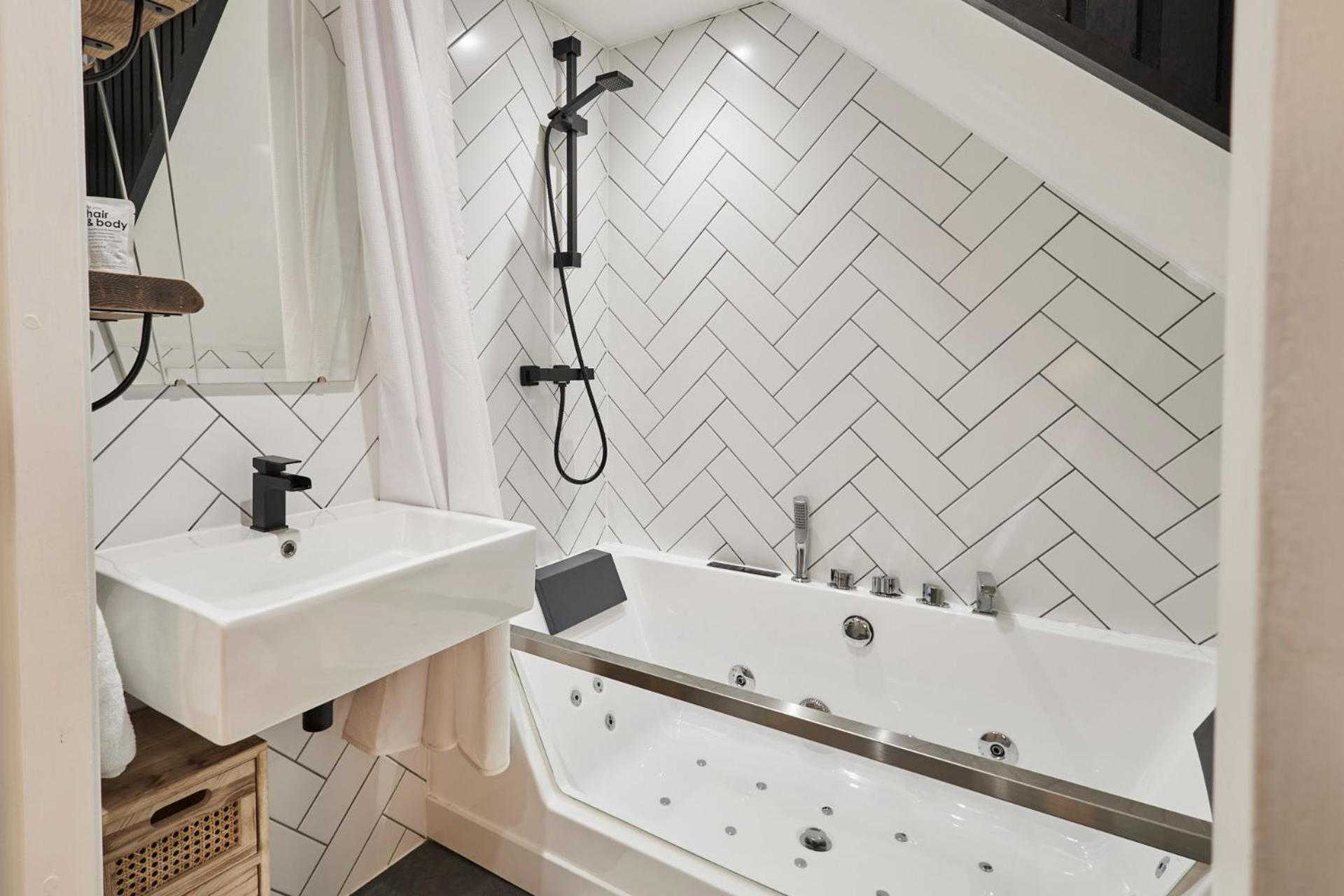 Apartment Host & - Queen Square Hideaway