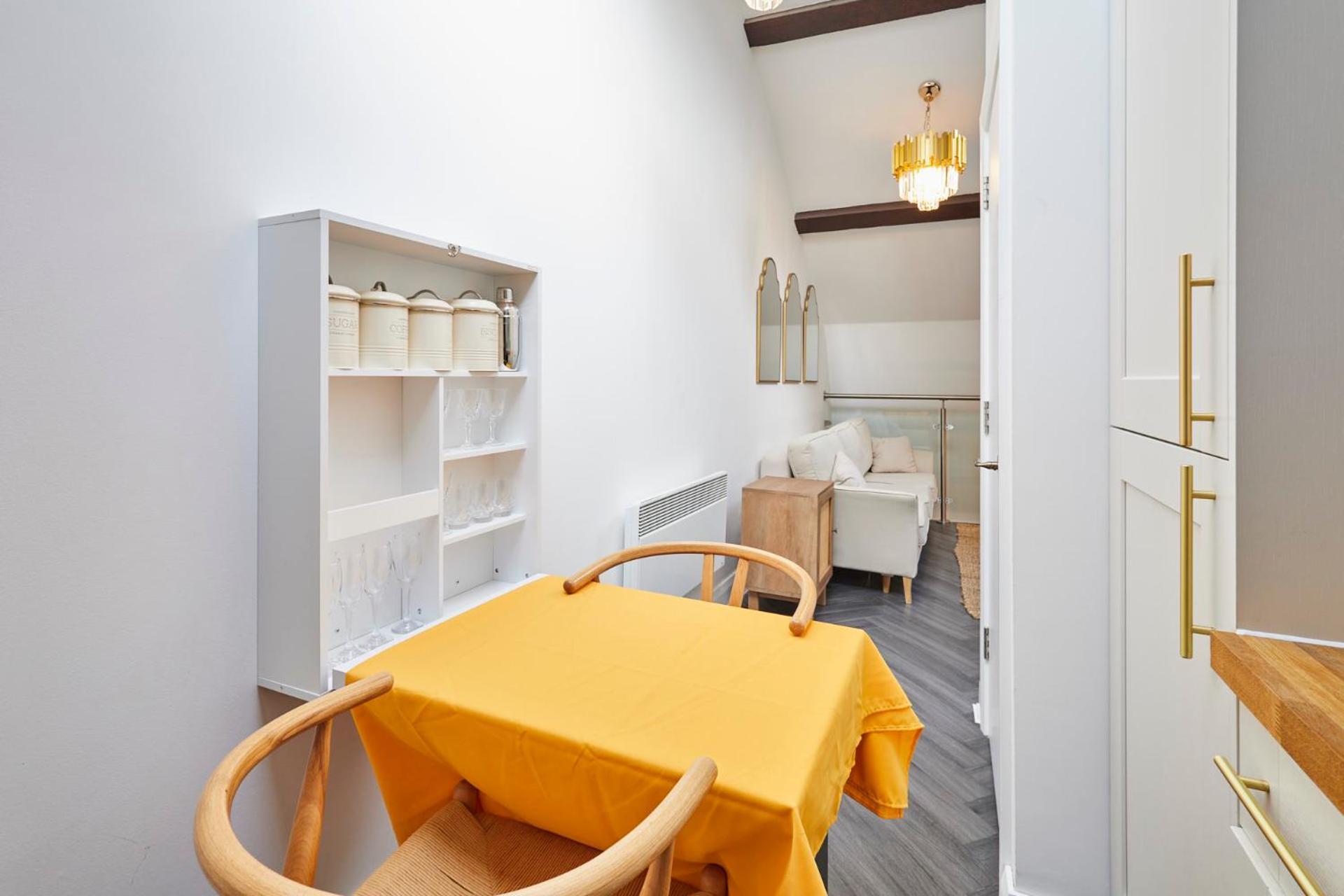 Apartment Host & - Queen Square Hideaway *
