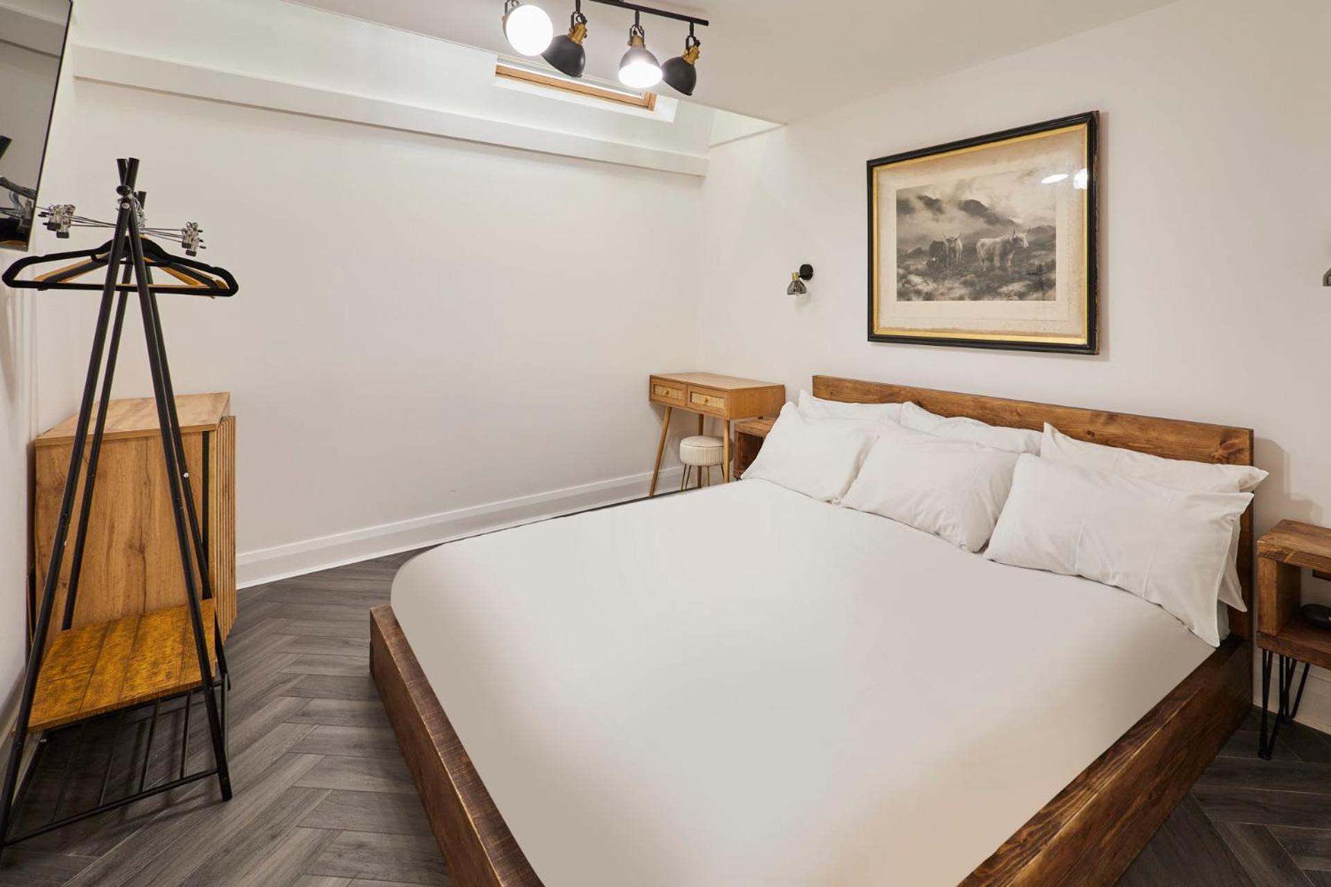 Host & - Queen Square Hideaway *