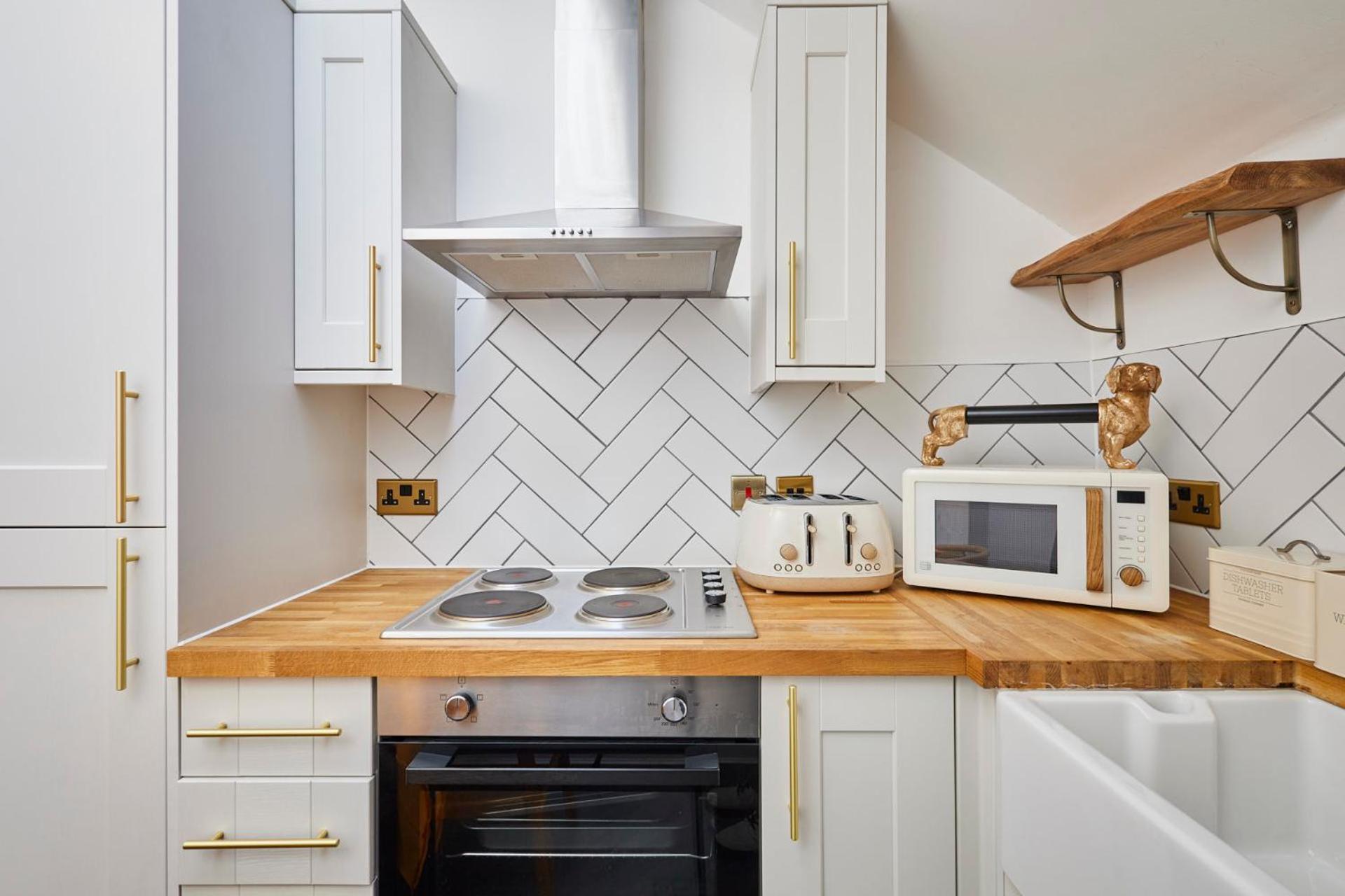 Host & - Queen Square Hideaway Apartment